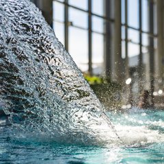 Co to są termy? Wyjątkowe cechy termalnych wód w porównaniu do zwykłych basenów