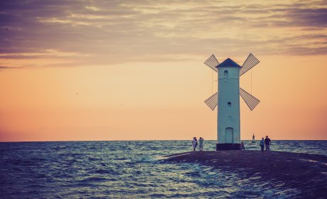 Oceny na portalach + social media