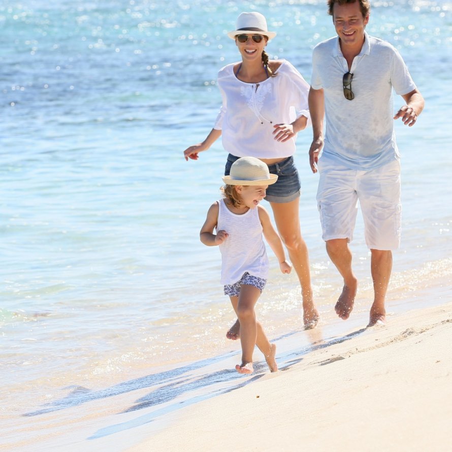 <p>HOTEL FOR<br />
FAMILIES WITH KIDS</p>