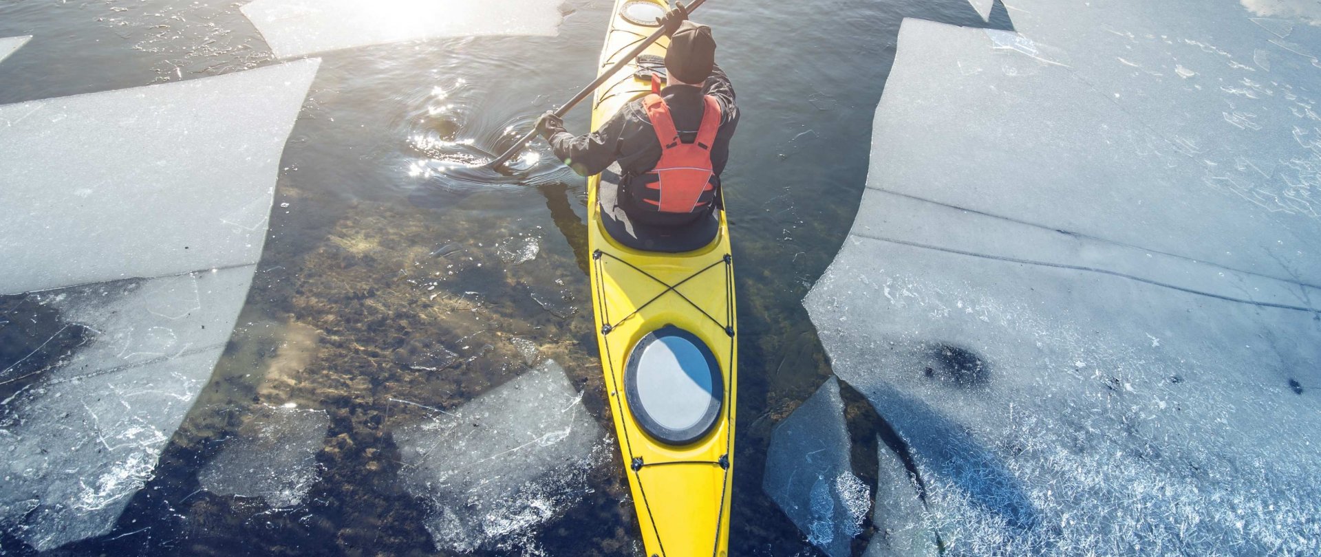 Zimowe spływy kajakami