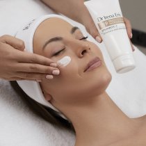 Zabiegi pielęgnacyjne, twarzy, szyi, dekoltu, i okolic oczu / SMART CARE