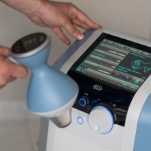 Skupiona Fala Uderzeniowa – Nowoczesna Terapia Dla Twoich Stawów i Mięśni